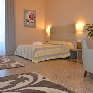 https://moonlight-hotel.taorminaitalyhotels.com